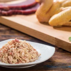 <ul> <li>雞肉：優質低脂蛋白、必需氨基酸、低卡路里，用於維護肌肉組織。以及有助於促進身體健康和提高免疫系統。</li> <li>牛肉：優質瘦肉蛋白，膳食礦物質和維生素的優質來源。 高品質的必需氨基酸譜。</li> </ul>