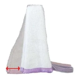 '-只需將指套套在卡手指上，即可為毛孩刷牙 -波浪形設計，能夠將毛孩牙齒間的污垢去除，並預防牙垢/牙石附着，維持牙齒健康 -海綿材質柔軟，毛孩易接受，不傷牙齦 -清洗後可重複使用，適合中型犬/貓 -90×190×10cm，適合正常中型犬/貓 使用方法： 1.將指套套入手中 2.擠上竉物用牙膏於指套上 3.聽到刷牙的『Kyu-kyu』聲即代表去除污垢中