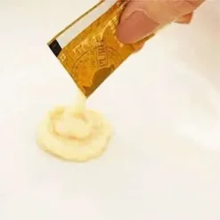 <p><span style="font-size: medium">•全天然成分，無添加防腐劑、甜味劑、色素、人工調味<br />
•不含麩質，減少敏感機會<br />
•含水量80-90%以上，可幫助貓貓身體吸收水分<br />
•可作小食直接食用 </span></p>