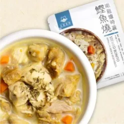 <strong>喜歡大口吃肉的貓貓有福了！</strong> • 新鮮肉塊與肉絲＋五色蔬果熬煮 • 四種機能保健配方，讓貓咪吃進美味和營養