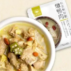 <strong>喜歡大口吃肉的貓貓有福了！</strong> • 新鮮肉塊與肉絲＋五色蔬果熬煮 • 四種機能保健配方，讓貓咪吃進美味和營養