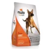 Nulo FreeStyle 狗糧中 80-87% 的蛋白質來自動物來源,這為您的狗提供了理想的氨基酸組成! FreeStyle 的配方不含穀物,使用地瓜和鷹嘴豆等成分作為低血糖的全食物碳水化合物來源。 小型犬有特殊的營養需求。 我們注重健康的小型犬配方可提供持久力,其配方旨在支持小型犬的較高新陳代謝。 84% 的蛋白質來自鮭魚、火雞和羊肉等真正的肉類,您的小狗一定能獲得應有的營養。 採用超小粗磨尺寸製成,旨在提供您的小狗喜歡的味道和質地。 將任何 Nulo FreeStyle™ 食譜與您目前正在餵食小運動員的品牌進行比較。