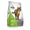 Nulo FreeStyle 貓糧中 83-90% 的蛋白質來自動物來源,這為您的貓提供了理想的氨基酸譜! FreeStyle 的配方不含穀物,使用地瓜和鷹嘴豆等成分作為低血糖的全食物碳水化合物來源。 這個美味的食譜以鴨肉和阿拉斯加鱈魚等蛋白質來源為特色,並將它們與紅扁豆和綠扁豆等有益健康的成分搭配在一起,讓您的貓在未來的歲月裡保持年輕的精神! 蛋白質來自動物來源,此食譜一定能為您的小食肉動物提供每一口所需的優質蛋白質,幫助他在黃金歲月中茁壯成長。 我們的高級配方還添加了左旋肉鹼,以幫助脂肪代謝作為燃料來源,將為您的老年貓提供在未來幾年保持活力和健康所需的營養 - 因為當您有九條生命時,確保為即將到來的冒險做好充足的準備是至關重要的!
