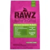 <h5>Rawz 全貓糧 - 脫水雞肉、三文魚及白肉魚配方 3.5lb</h5> 我們認為，雞肉，火雞或羊肉等提煉食品可提供非常經濟的濃縮蛋白質來源，但我們認為脫水雞肉更好。 RAWZ僅使用脫水雞肉作為天然濃縮蛋白質來源。 我們的脫水雞肉的P.E.R.較高 價值（蛋白質效率比）高於提餐。 它在較低的溫度下輕輕煮熟，有助於保留蛋白質和氨基酸，使蛋白質保持更天然的狀態 RAWZ含12％的脂肪，對於當今中等活躍的寵物，我們認為這是一個合理的水平。 大多數脂肪都添加到寵物食品中，以增強適口性。 RAWZ由輕輕煮熟的肉組成，非常美味，無需添加脂肪 適度的脂肪和較低的碳水化合物含量可以預防寵物的肥胖和糖尿病 <dl> <dt>成分</dt> <dd>三文魚，脫水去骨雞肉，脫水雞(葡萄糖胺和硫酸軟骨素來源)，白鮭，火雞，火雞肝，豌豆澱粉，幹豌豆，木薯澱粉，幹蛋製品，亞麻籽，天然雞肉香精，幹番茄果渣，鹽， 氯化膽鹼，氯化鉀，維生素（維生素E補充劑，菸酸補充劑，泛酸鈣，維生素A醋酸鹽，一硝酸硫胺素，鹽酸吡哆醇，核黃素補充劑，維生素D3補充劑，生物素，維生素B12補充劑，葉酸），礦物質 硫酸鹽，氧化鋅，碳酸鈣，氧化錳，硫酸銅，鐵氨基酸螯合物，錳氨基酸螯合物，鋅氨基酸螯合物，銅氨基酸螯合物，亞硒酸鈉，碳酸鈷，乙二胺二氫碘酸鹽），混合生育酚（防腐劑） 牛磺酸，檸檬酸（防腐劑），迷迭香提取物</dd> <dt>營養分析</dt> </dl> <table> <tbody> <tr> <td width="200">粗蛋白</td> <td>min. 40%</td> </tr> <tr> <td>粗脂肪</td> <td>min. 12%</td> </tr> <tr> <td>粗纖維</td> <td>max. 4%</td> </tr> <tr> <td>水份</td> <td>max. 10%</td> </tr> </tbody> </table> <h5></h5>