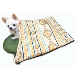 -一種時尚的原生圖案。它是雙面用的。 – 在戶外、露營或外出時用作睡袋或墊子。 – 也可用作房間內的床。推薦給貓和小型犬。 -帶坐墊和儲物袋。