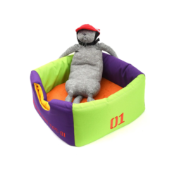 箱型的設計可以拆卸成一半，方便收納外也可以讓寵物透透氣。 &nbsp; 尺寸︰ 39 x 39 x 39 cm (展開後)