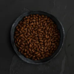 Canagan Insect 是一種高度易消化的低過敏配方，非常適合腸胃敏感和過敏的狗。 就像 Canagan 系列的其他產品一樣，它完全不含穀物，並使用美味的黑水虻幼蟲為我們的同伴創造營養健康的低碳膳食。