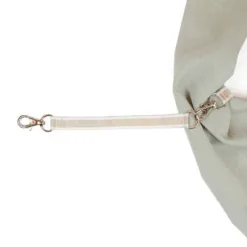 <div><strong>生産地：日本</strong></div> <div></div> <div>- 由彈性材料製成的家用軟吊帶，輕輕包裹您的寵物。 - 配有一條扣繩，防止意外彈出。 - 折疊緊湊，方便攜帶。每件商品均由日本國內傳統工藝的工匠手工精心縫製。</div> <div></div> <div>・此尺寸適合標準身高約 160 公分的女性。</div> <div></div> <div>[本體尺寸] 深度35cm x 環長115cm [負載能力] 4kg</div>