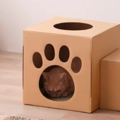 您可以隨意混合搭配，讓這款貓咪隧道成為您的貓咪可以永遠享受玩耍的貓咪隧道。BOX型、L字、T字零件可以自由組合，玩起來不會覺得無聊。由日本紙板製成，可安心使用。BOX型另外包含一個貓抓板。 <strong>套裝C包括︰BOX型 2個、T字 2個</strong> <table> <tbody> <tr> <td style="text-align: center;"><strong>零件</strong></td> <td style="text-align: center;"><strong>呎寸</strong></td> </tr> <tr> <td style="text-align: center;">BOX型</td> <td style="text-align: center;">300×300×300mm</td> </tr> <tr> <td style="text-align: center;">T字</td> <td style="text-align: center;">600×200×400mm</td> </tr> </tbody> </table>